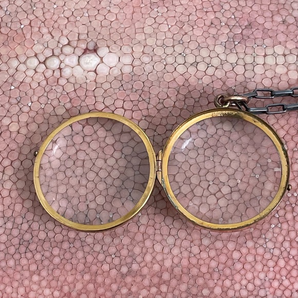 Antique Vintage Large Glass Locket - Picture 4 of 10